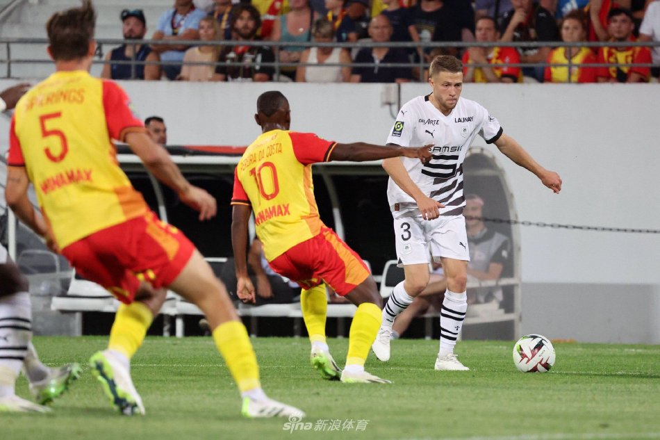 凭借稳健的 凭借稳健的