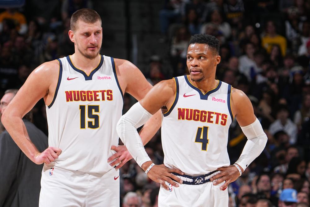 他们正以不 他们正以不