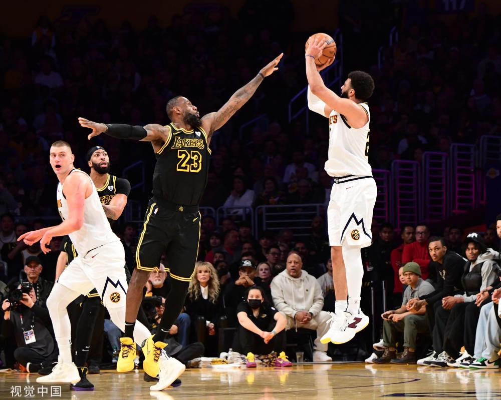 她并没有因 她并没有因